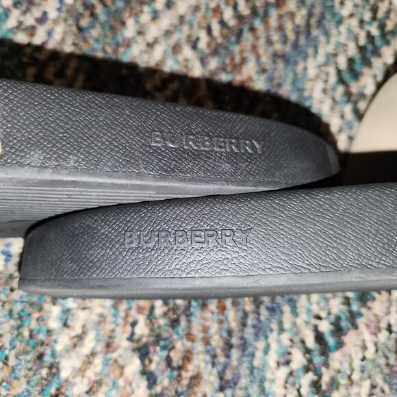 Burberry Men's Black and Tan Slides - Picture 7 of 8